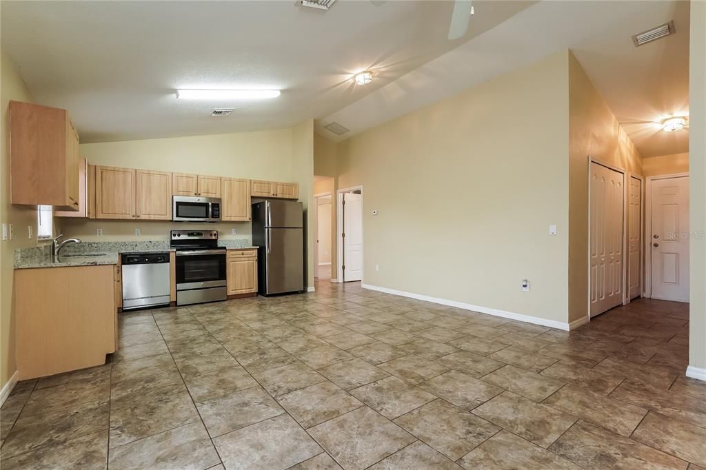 For Rent: $1,775 (4 beds, 2 baths, 1288 Square Feet)