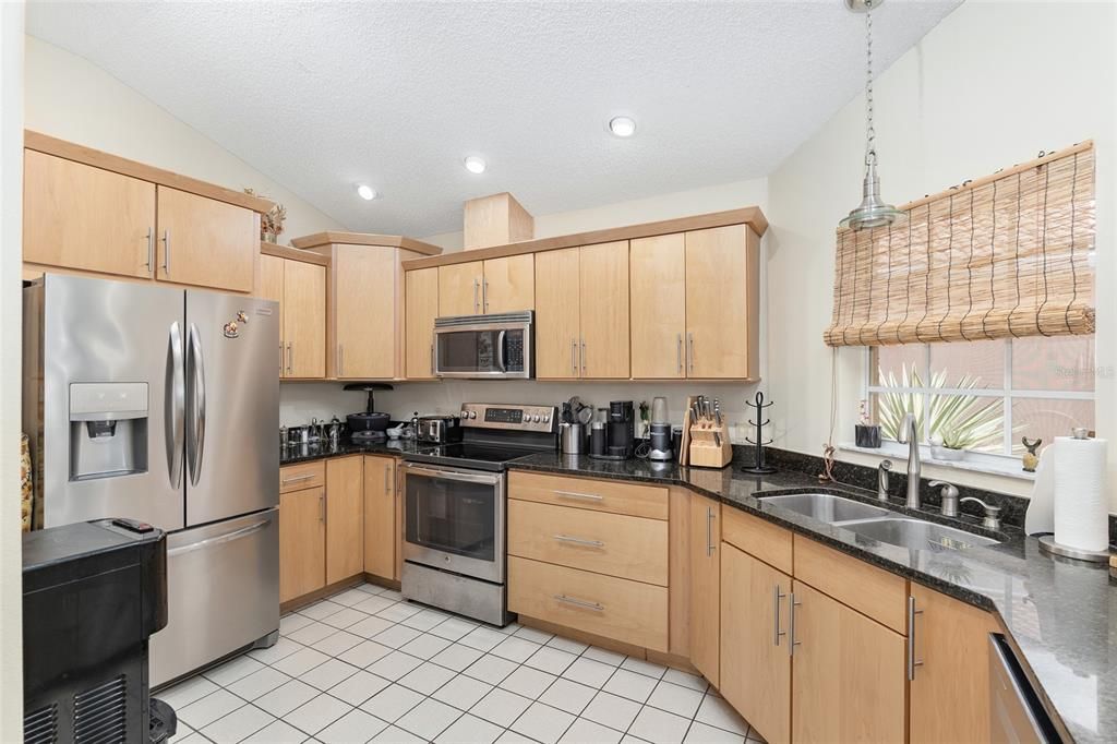 For Sale: $425,000 (2 beds, 2 baths, 1657 Square Feet)