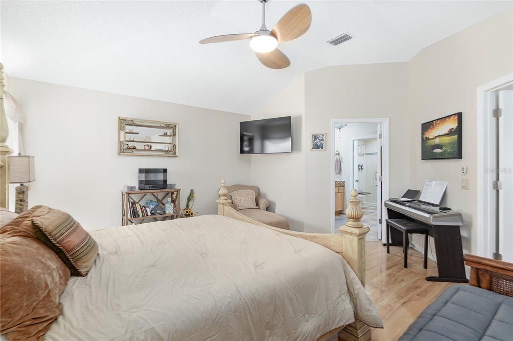 For Sale: $425,000 (2 beds, 2 baths, 1657 Square Feet)