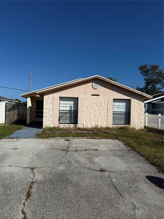 For Sale: $349,900 (3 beds, 2 baths, 1158 Square Feet)