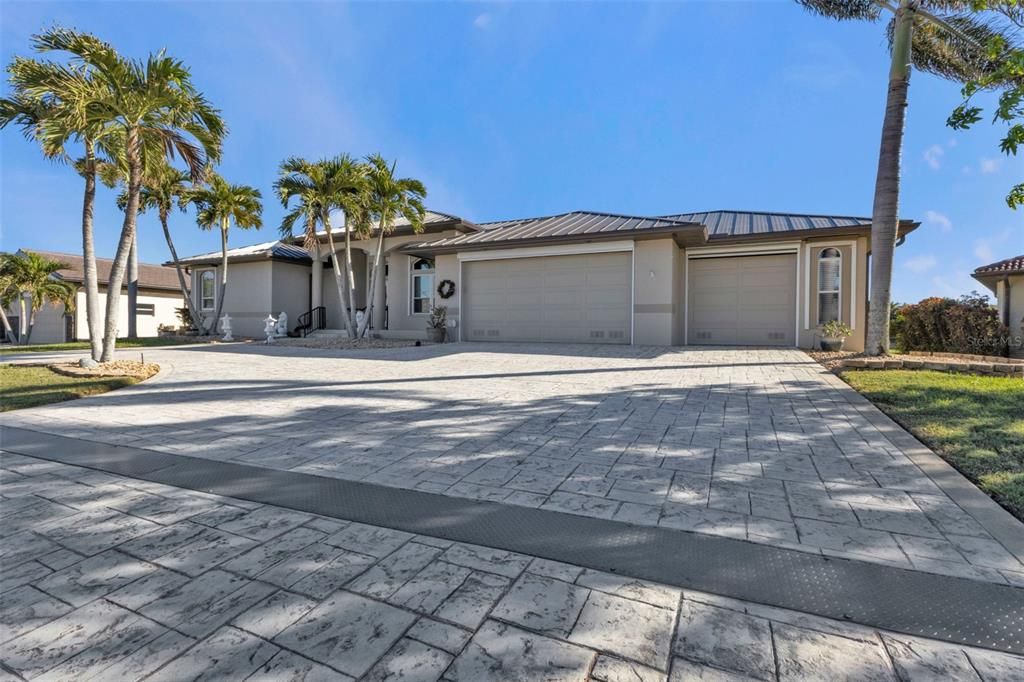 For Sale: $1,200,000 (3 beds, 3 baths, 2635 Square Feet)