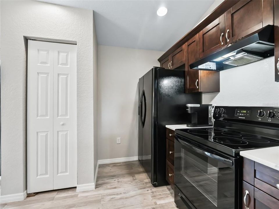 For Sale: $259,900 (3 beds, 2 baths, 1159 Square Feet)