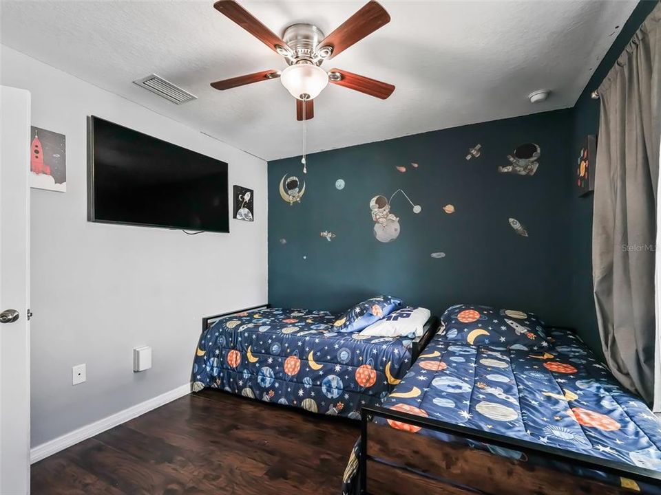 2nd bedroom