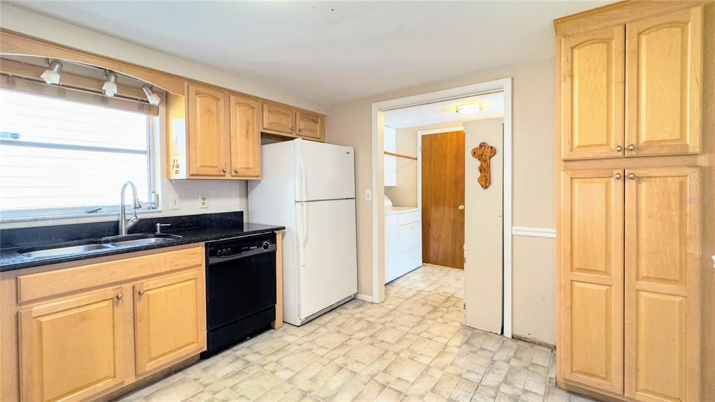 For Sale: $275,000 (3 beds, 2 baths, 1459 Square Feet)