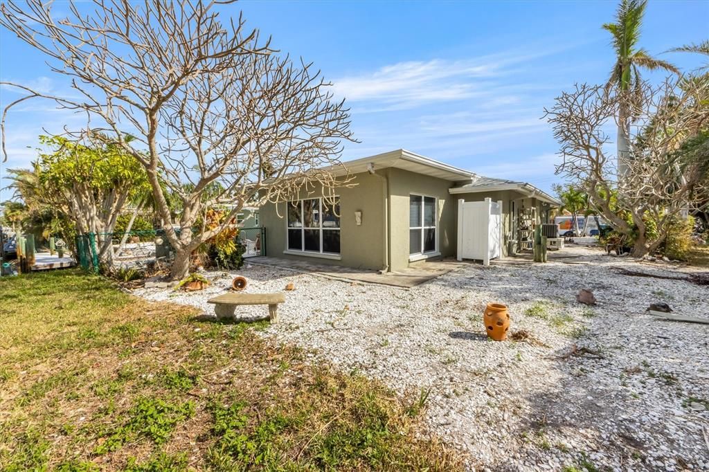 For Sale: $1,050,000 (3 beds, 3 baths, 1935 Square Feet)