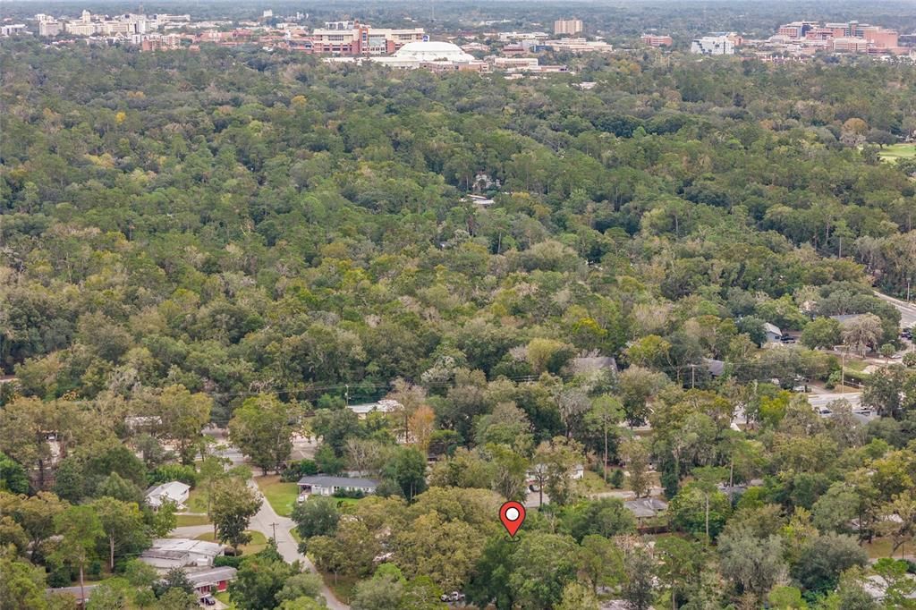 The University of Florida and Ben Hill Griffin stadium are less than 2 miles from the house.