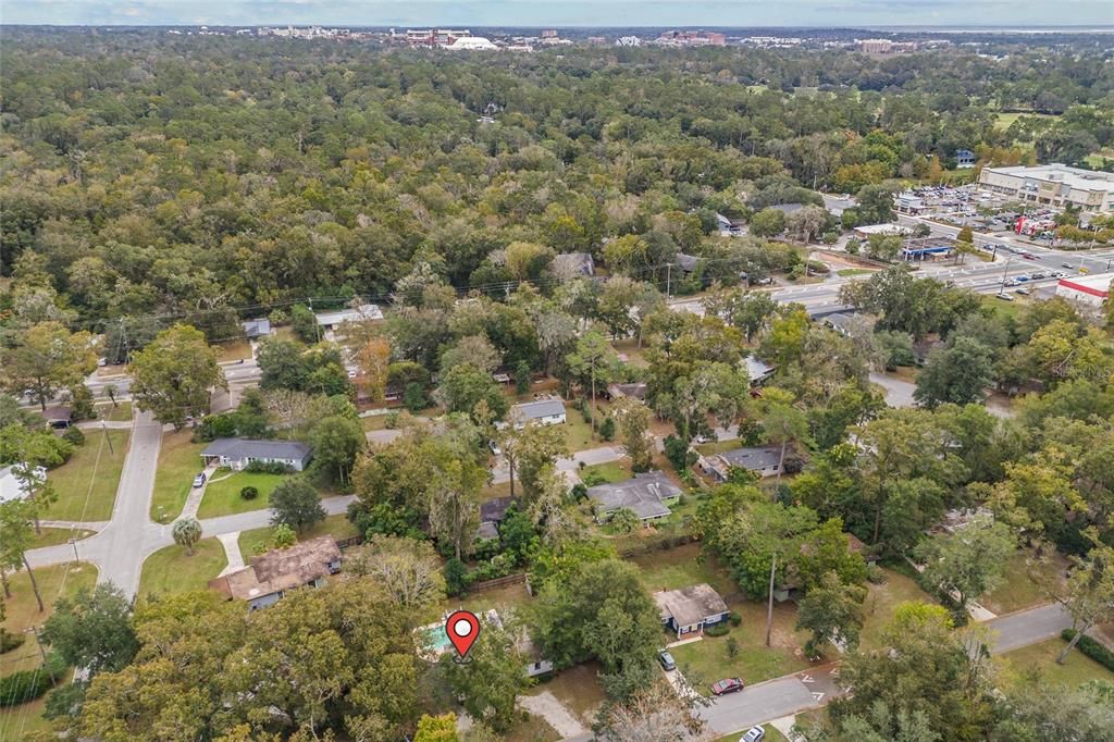 Publix Supermarket shopping center is just around the corner from the house. Ben Hill Griffin stadium is less than 2 miles away.