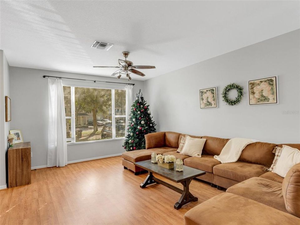 For Sale: $234,900 (2 beds, 1 baths, 1242 Square Feet)