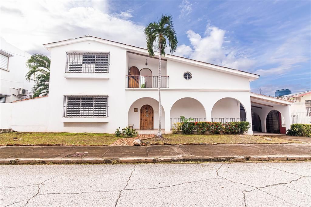 Recently Sold: $240,000 (4 beds, 4 baths, 2783 Square Feet)