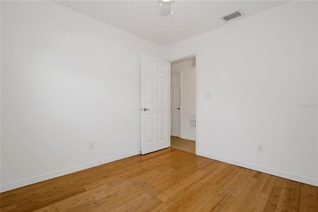 For Sale: $270,000 (3 beds, 1 baths, 924 Square Feet)