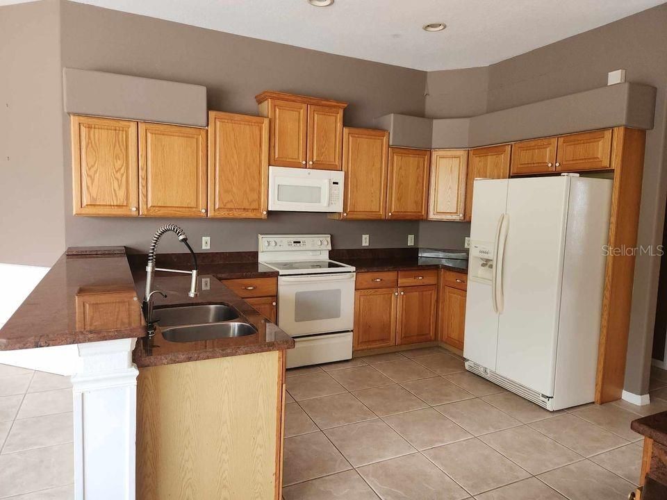 For Rent: $3,800 (3 beds, 2 baths, 2173 Square Feet)