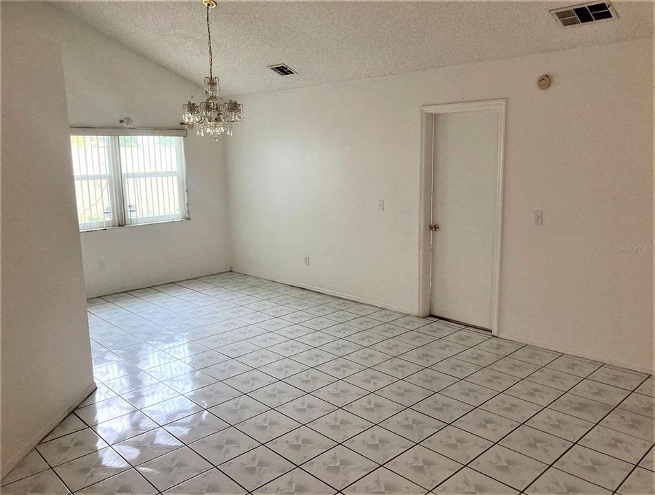 For Rent: $2,500 (3 beds, 2 baths, 1728 Square Feet)