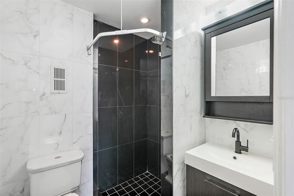 For Sale: $334,000 (2 beds, 2 baths, 1018 Square Feet)