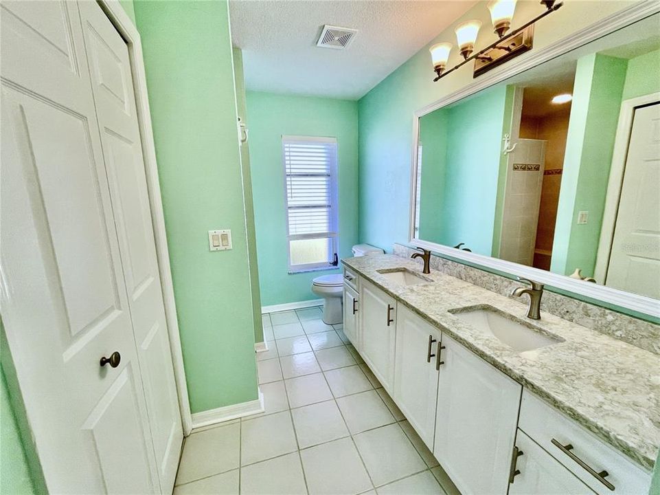 LInen closet, 2 sinks, granite counters, lots of cabinets