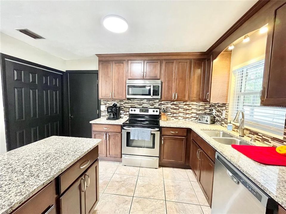 For Sale: $375,000 (4 beds, 2 baths, 1508 Square Feet)