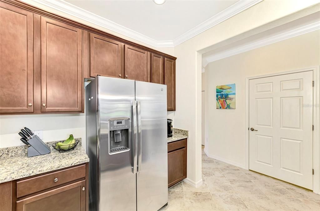 Wood Cabinetry, Stainless Appliances & Granite Counters