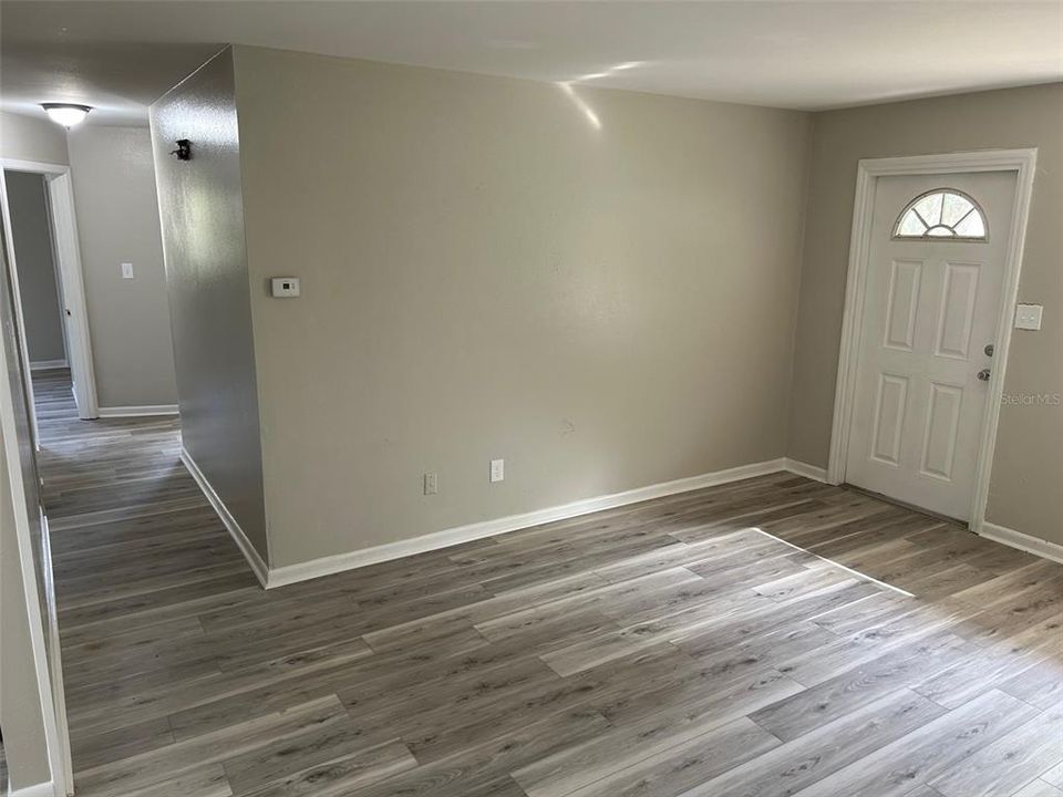 For Rent: $1,300 (3 beds, 1 baths, 1126 Square Feet)