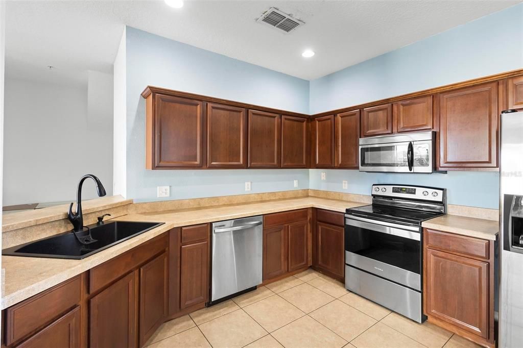 For Sale: $315,000 (3 beds, 2 baths, 1544 Square Feet)