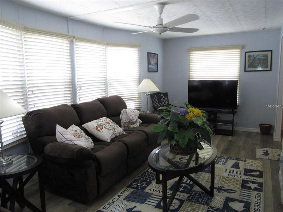 For Sale: $165,000 (2 beds, 2 baths, 1562 Square Feet)