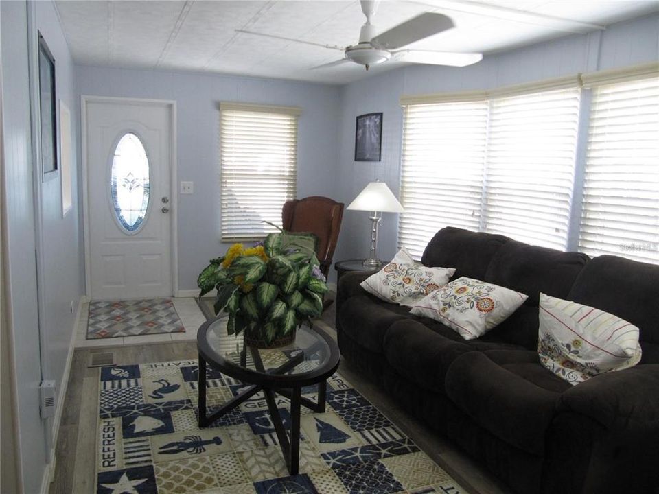 For Sale: $165,000 (2 beds, 2 baths, 1562 Square Feet)