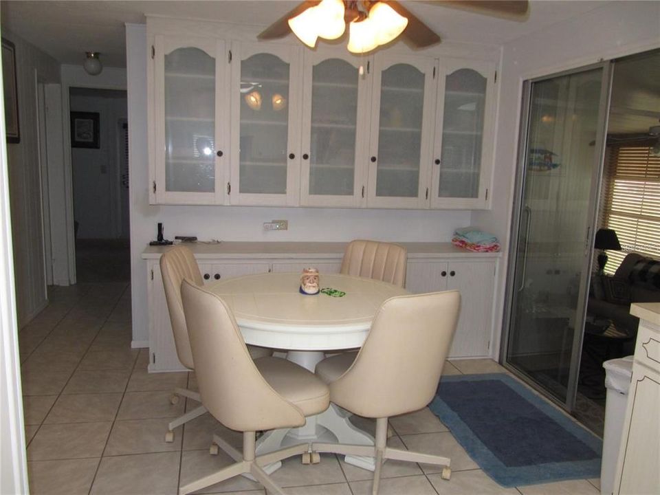 For Sale: $165,000 (2 beds, 2 baths, 1562 Square Feet)