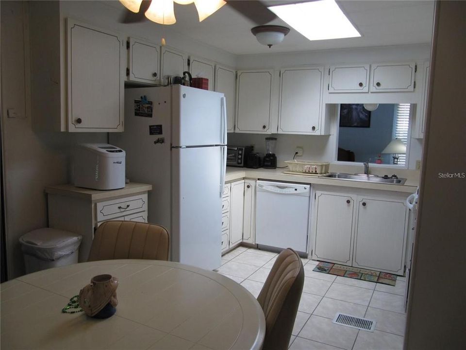 For Sale: $165,000 (2 beds, 2 baths, 1562 Square Feet)