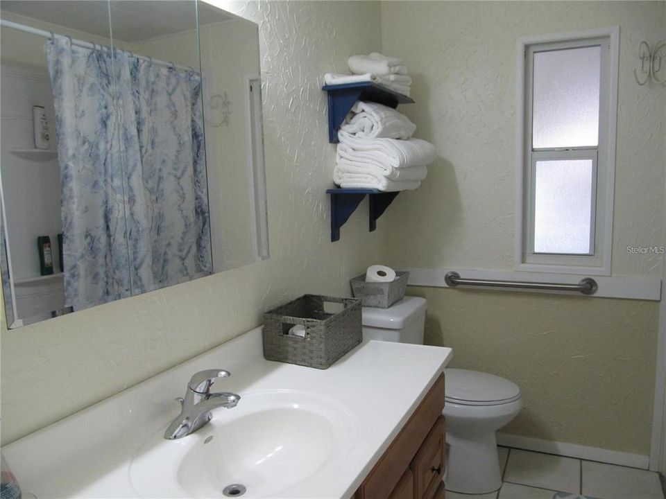 For Sale: $165,000 (2 beds, 2 baths, 1562 Square Feet)