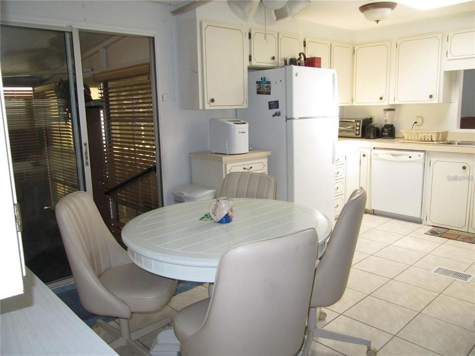 For Sale: $165,000 (2 beds, 2 baths, 1562 Square Feet)