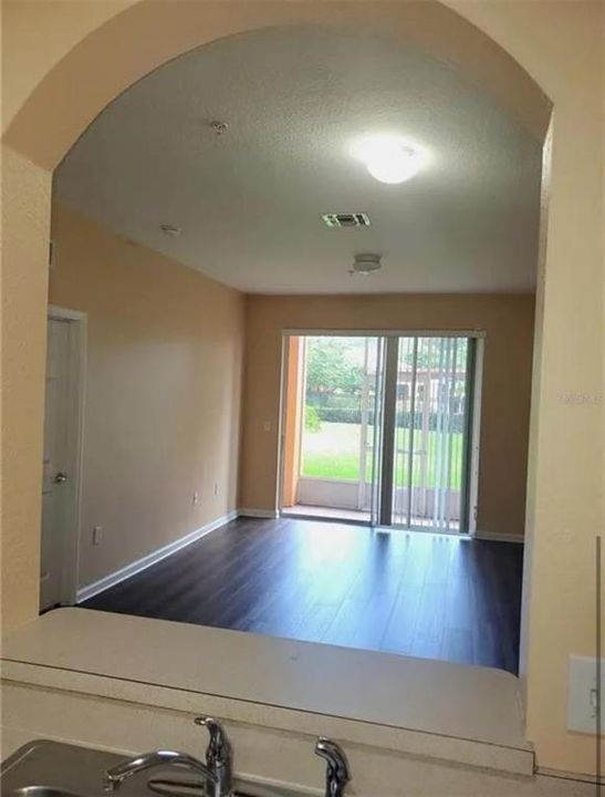 For Rent: $1,900 (2 beds, 2 baths, 1112 Square Feet)