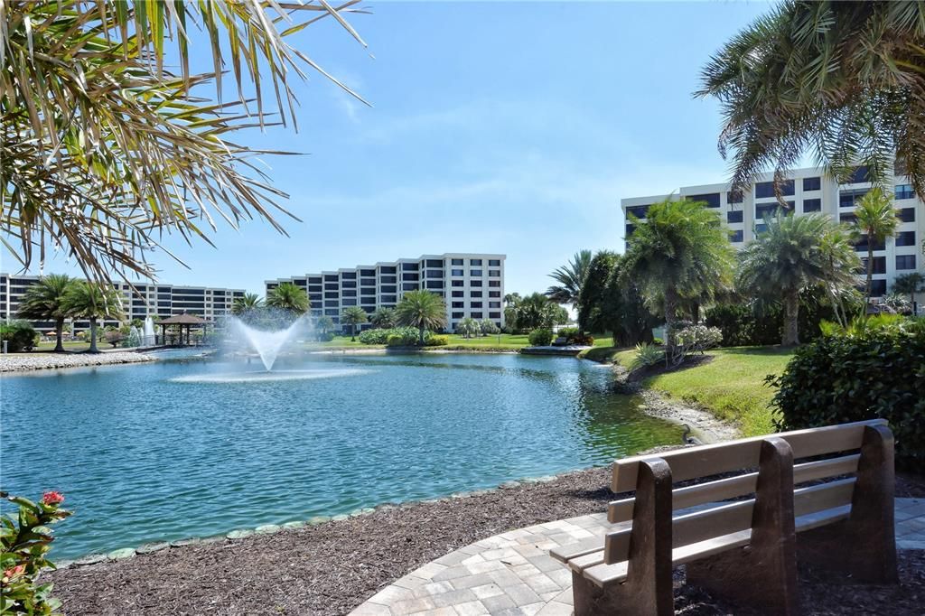 For Sale: $1,275,000 (2 beds, 2 baths, 1337 Square Feet)