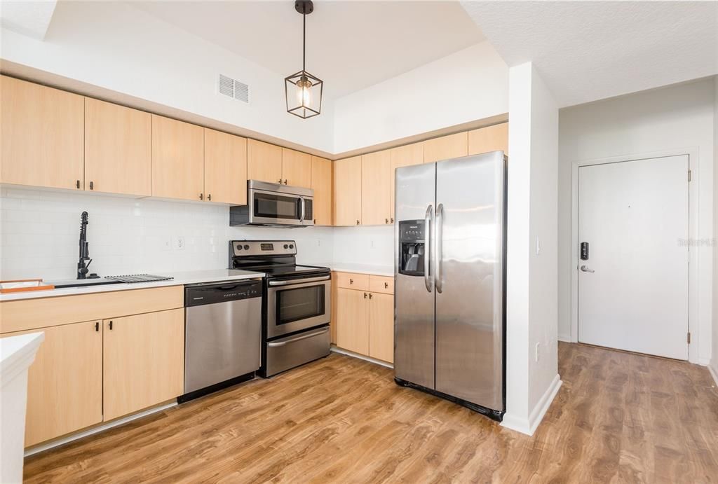 For Rent: $1,850 (1 beds, 1 baths, 789 Square Feet)