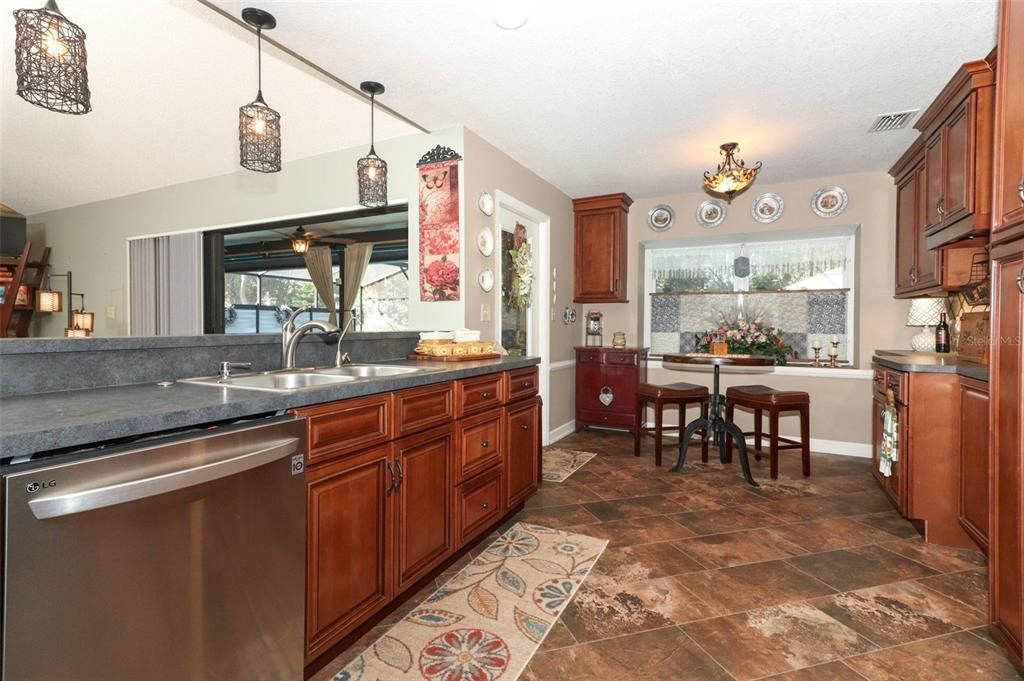 Eat-in area with Garden Window overlooking Pool!!