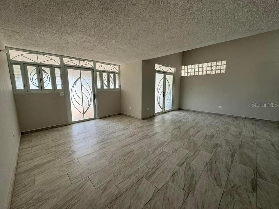 En Venta: $171,900 (3 camas, 1 baños, 1100 Pies cuadrados)