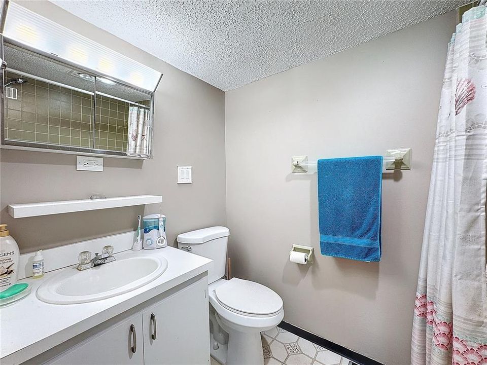 For Sale: $114,900 (2 beds, 2 baths, 919 Square Feet)