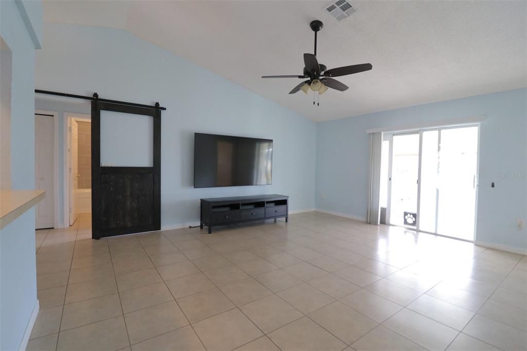 For Sale: $325,000 (3 beds, 2 baths, 1293 Square Feet)