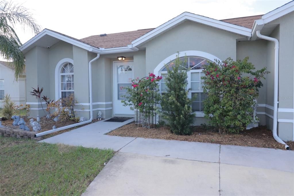 For Sale: $325,000 (3 beds, 2 baths, 1293 Square Feet)