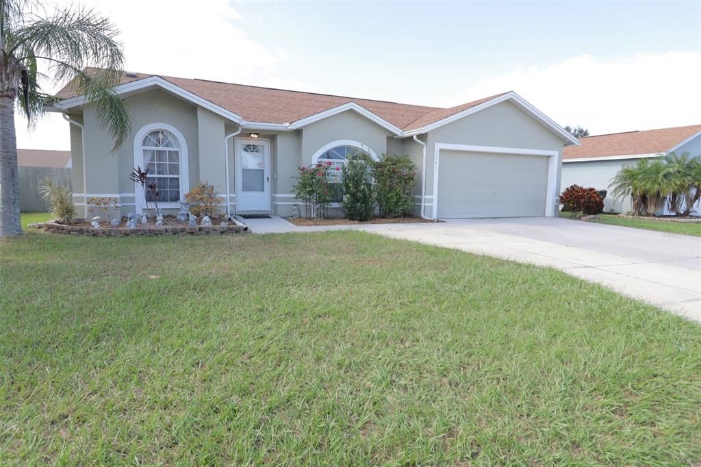 For Sale: $325,000 (3 beds, 2 baths, 1293 Square Feet)