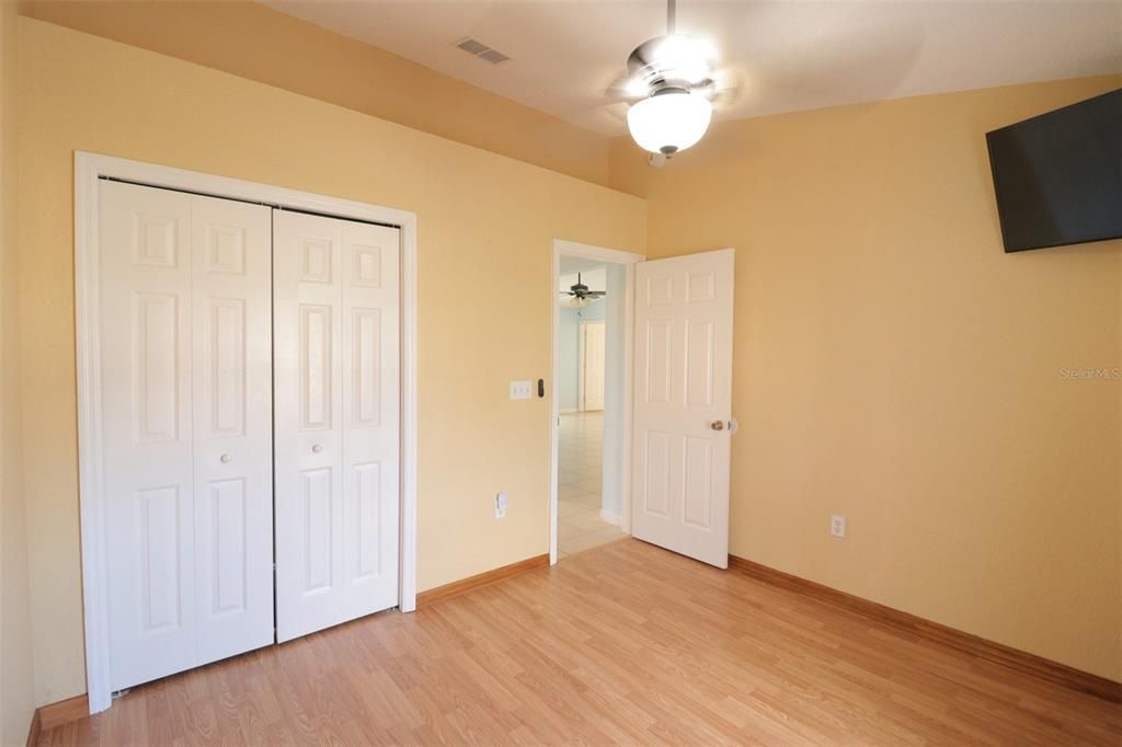 For Sale: $325,000 (3 beds, 2 baths, 1293 Square Feet)