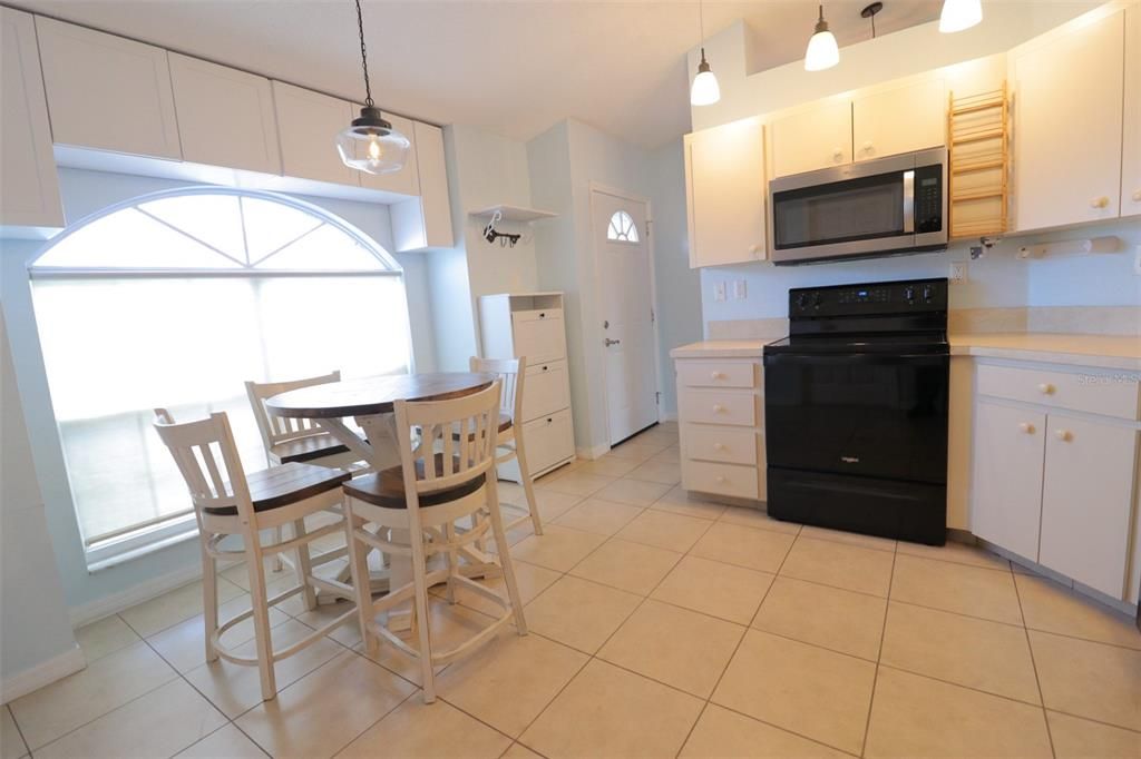 For Sale: $325,000 (3 beds, 2 baths, 1293 Square Feet)