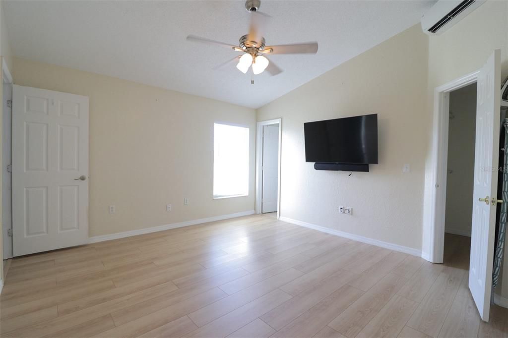 For Sale: $325,000 (3 beds, 2 baths, 1293 Square Feet)