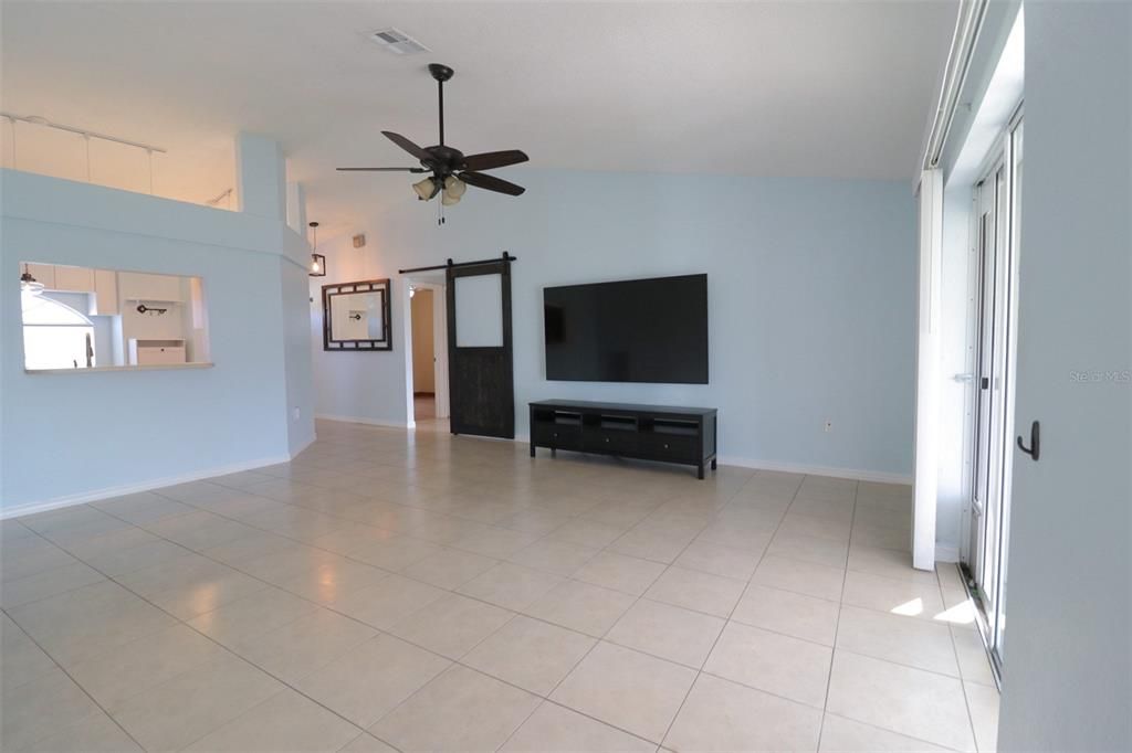 For Sale: $325,000 (3 beds, 2 baths, 1293 Square Feet)