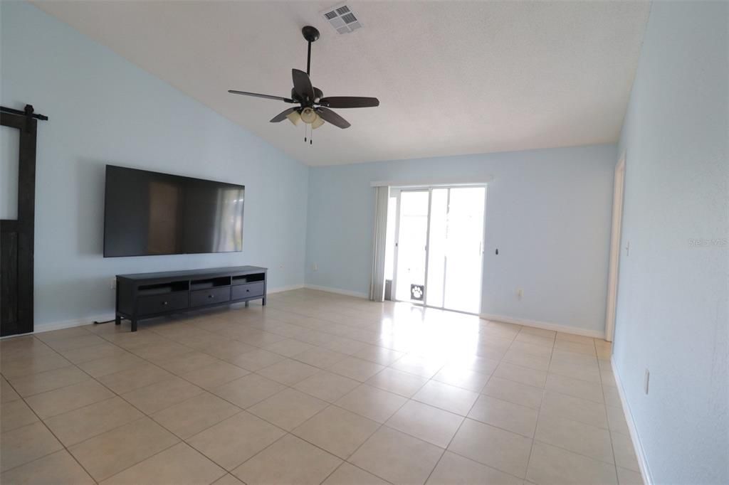 For Sale: $325,000 (3 beds, 2 baths, 1293 Square Feet)