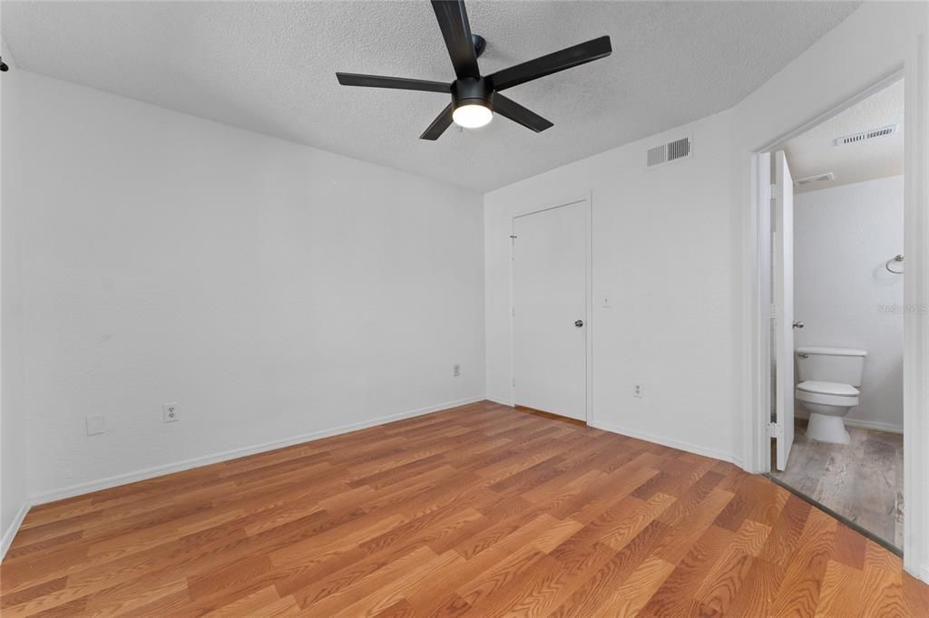 For Sale: $174,000 (1 beds, 1 baths, 530 Square Feet)