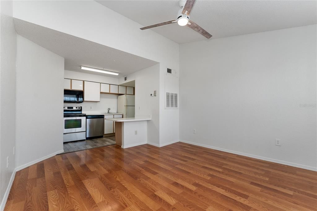 For Sale: $174,000 (1 beds, 1 baths, 530 Square Feet)