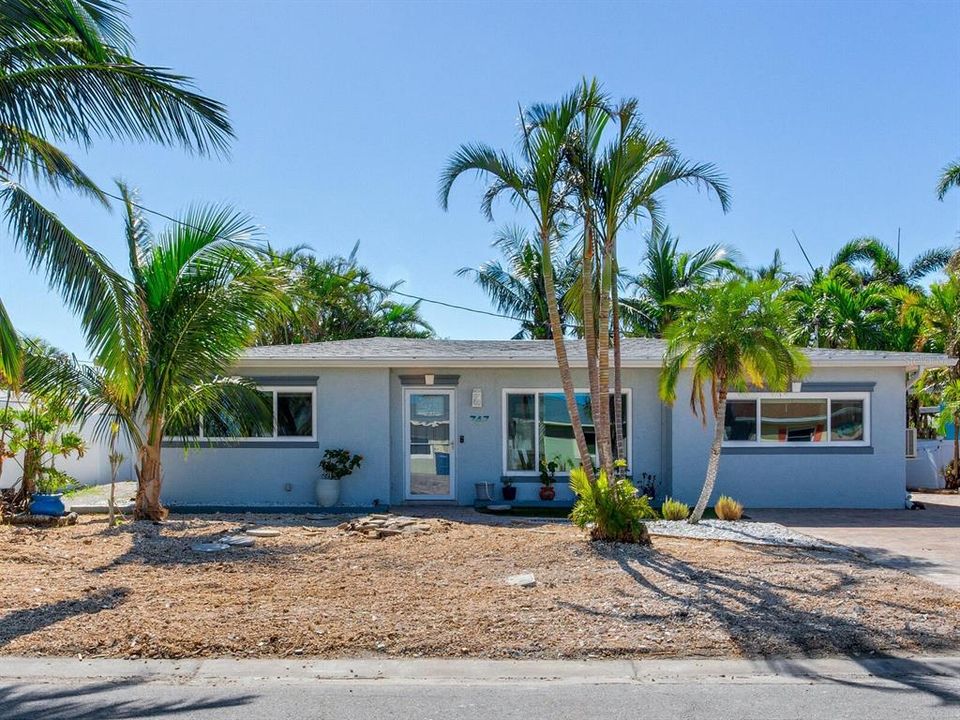 For Sale: $595,000 (3 beds, 2 baths, 1664 Square Feet)