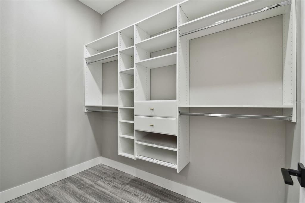 Built in Shelving 2