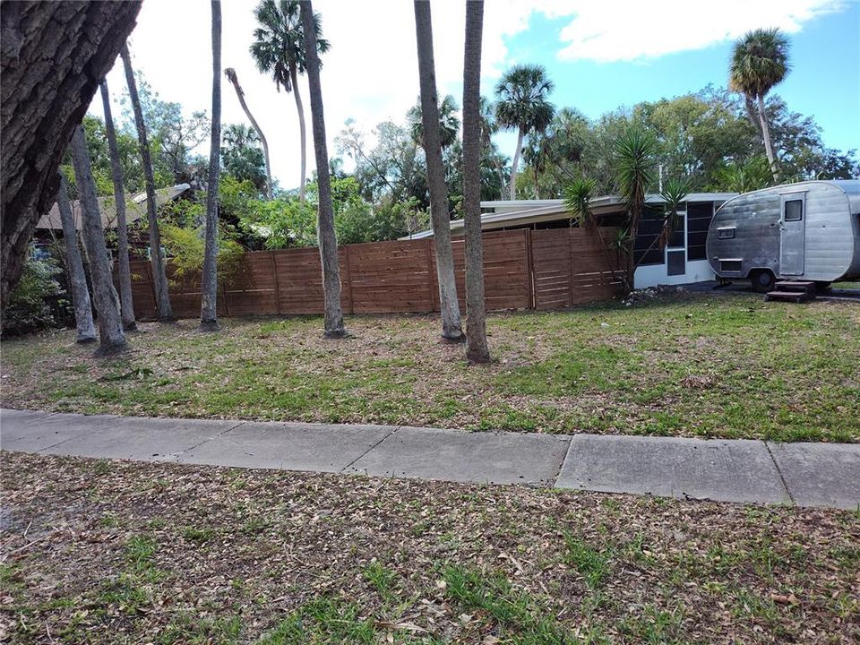 side yard with additional driveway