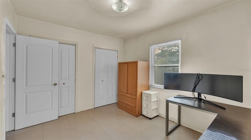 For Sale: $399,999 (2 beds, 1 baths, 1031 Square Feet)