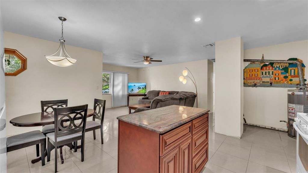 For Sale: $399,999 (2 beds, 1 baths, 1031 Square Feet)