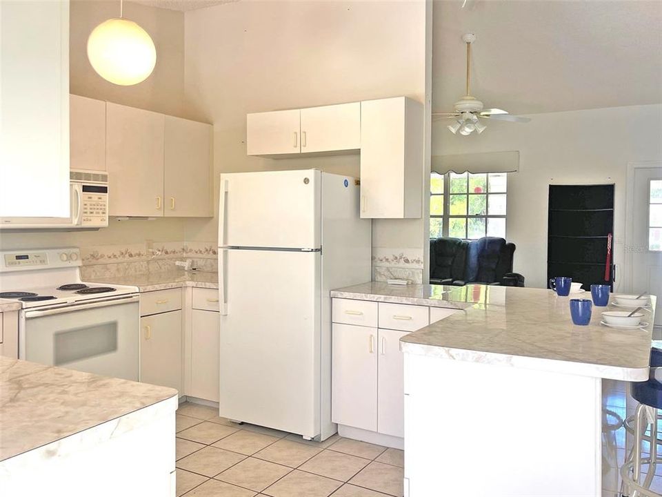 For Sale: $249,700 (2 beds, 2 baths, 988 Square Feet)